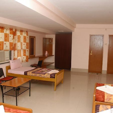 Hotel Athityaa Kumbakonam Kültér fotó