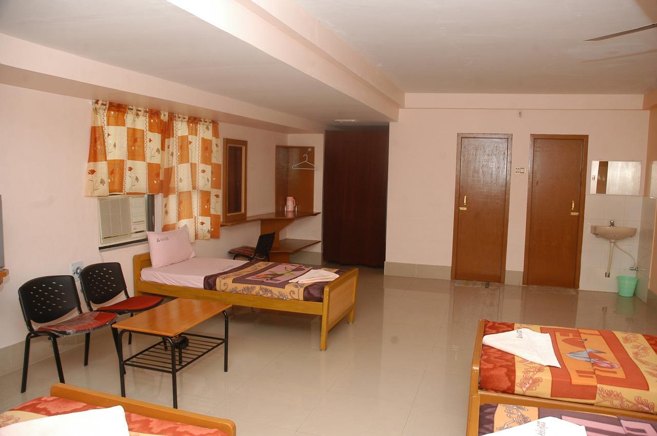Hotel Athityaa Kumbakonam Kültér fotó