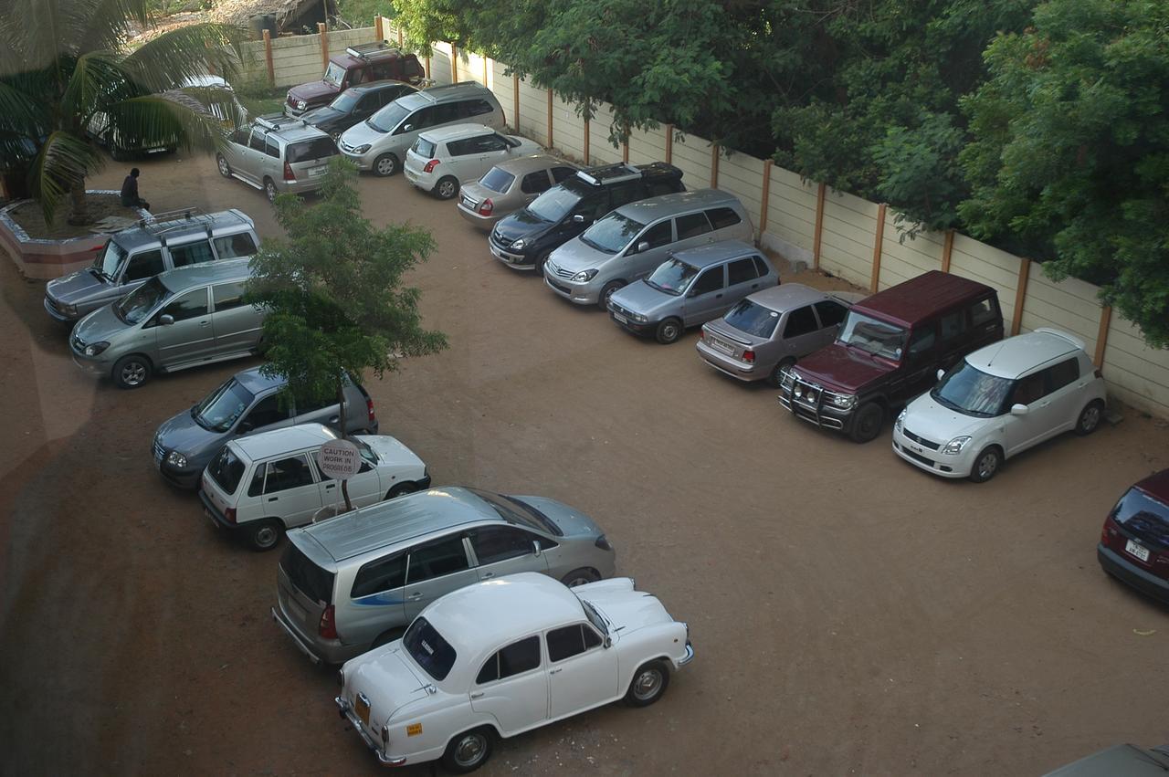 Hotel Athityaa Kumbakonam Kültér fotó
