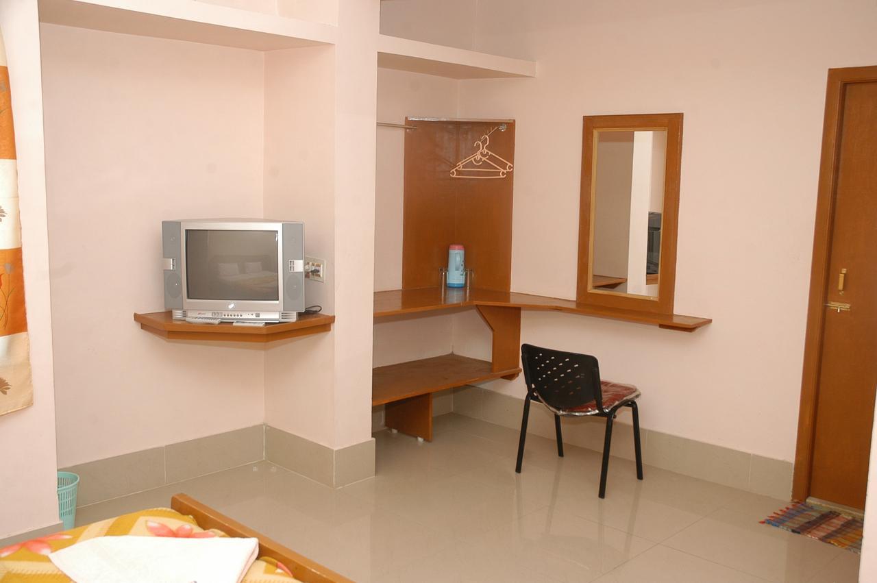Hotel Athityaa Kumbakonam Kültér fotó