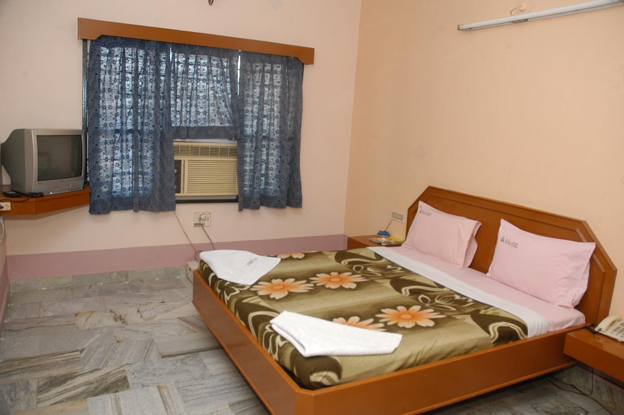 Hotel Athityaa Kumbakonam Kültér fotó