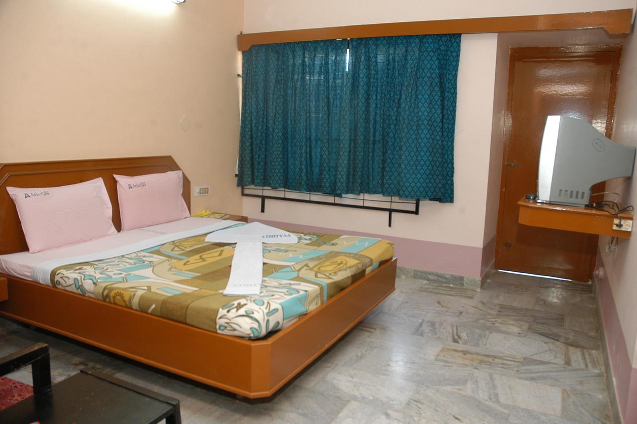 Hotel Athityaa Kumbakonam Kültér fotó