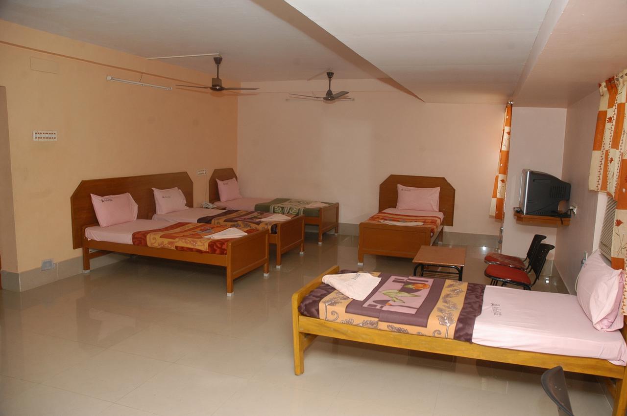 Hotel Athityaa Kumbakonam Kültér fotó